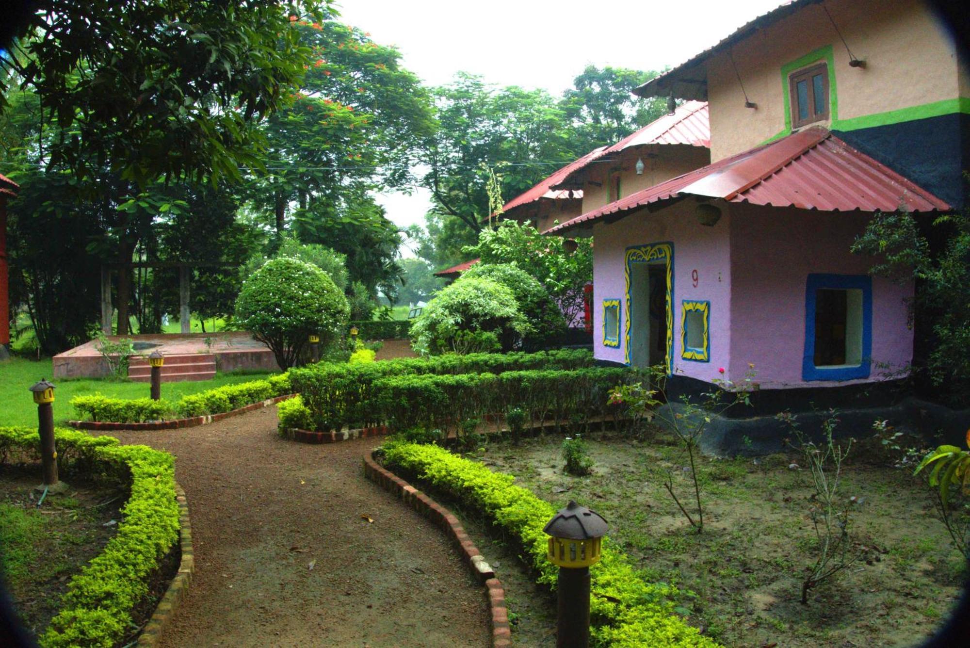 Отель Raktokorobi Karu Gram Sri Niketan Экстерьер фото